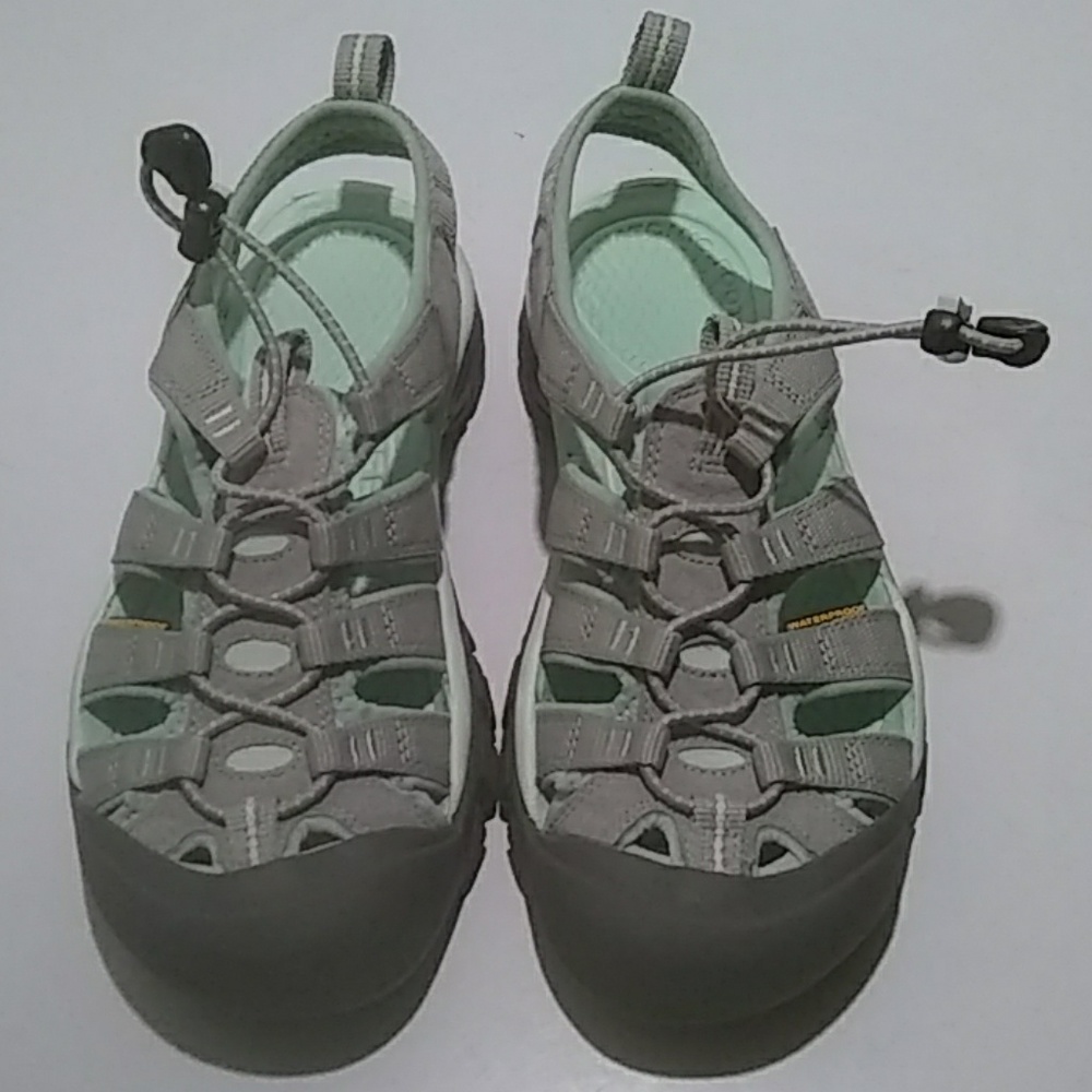 KEEN Footwear Outdoor Sandles EUC Size 7.5